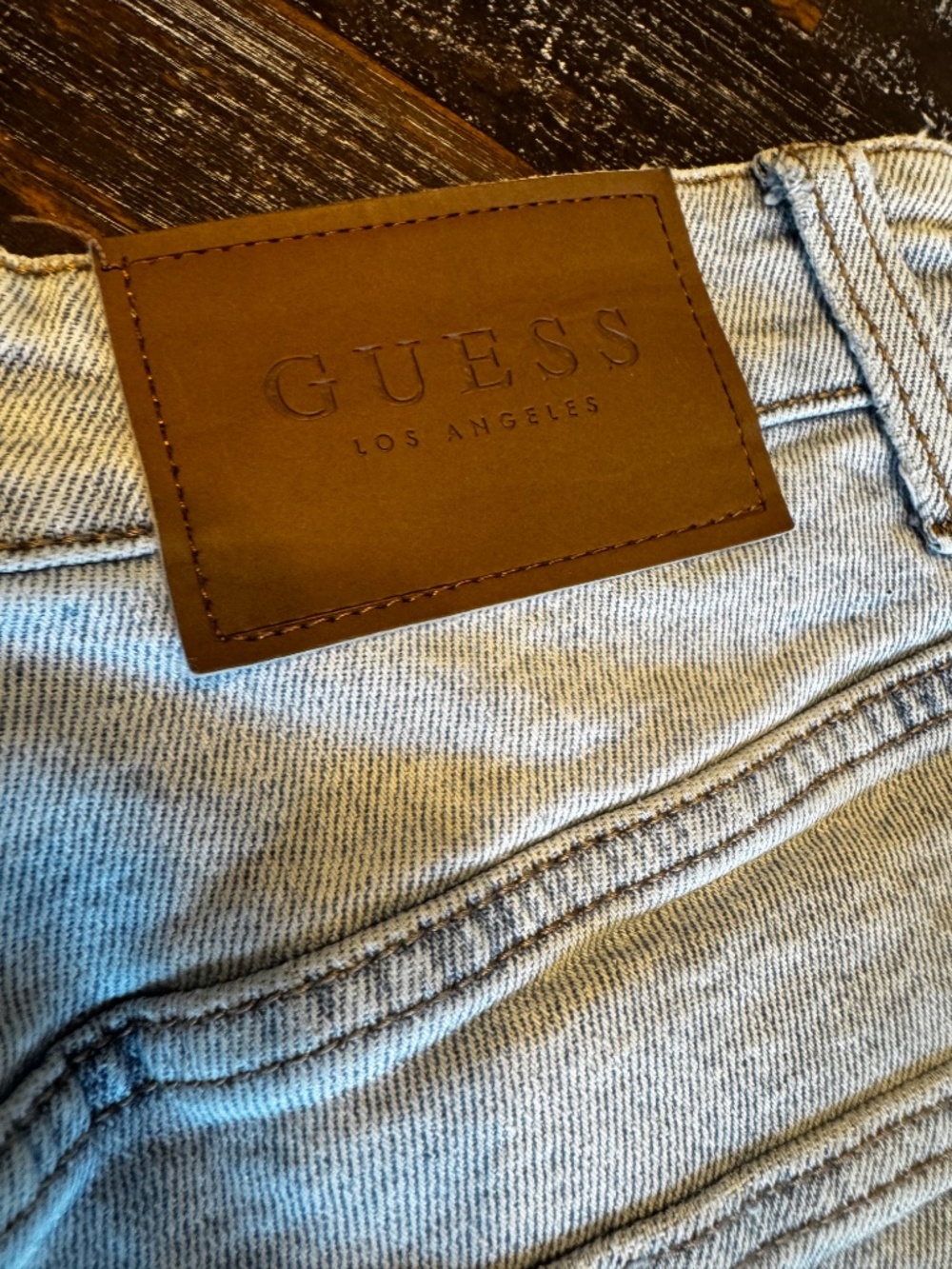 GUESS Los Angeles Light Wash Straight Leg Jeans Women’s Size 29 Distressed - Picture 10 of 12